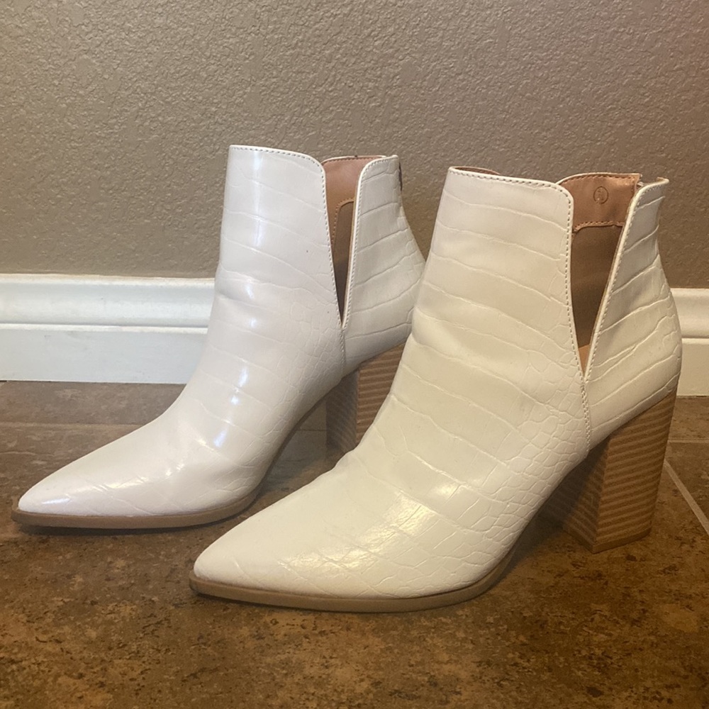 Womens Ankle Booties Block Heel Cutout.            Faux Leather Boots